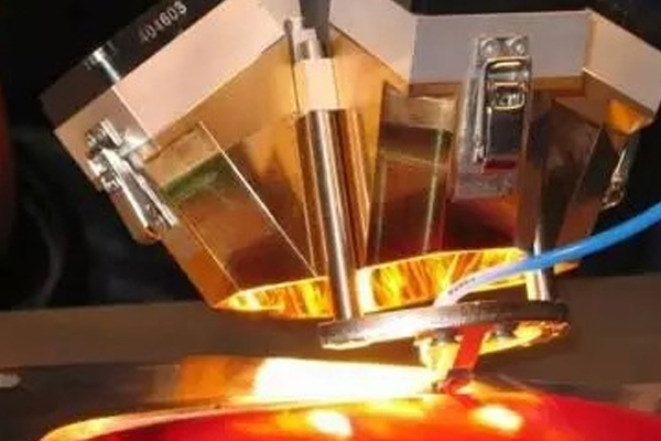  為實(shí)現(xiàn)中國制造業(yè)2025 -（激光行業(yè)）的目標(biāo)助威