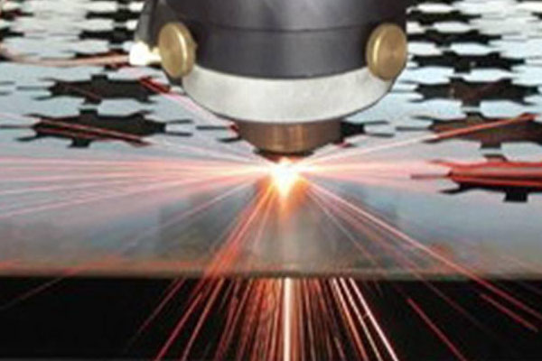 手持式激光焊接機與傳統(tǒng)激光焊接機的區(qū)別