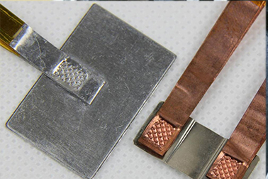 激光焊接機被廣泛運用于電子器件工業(yè)生產(chǎn)、機械制造業(yè)、粉未冶金等多個領(lǐng)域中，類型有許多，包含光纖線激光焊接機、全自動激光焊接機、不銹鋼